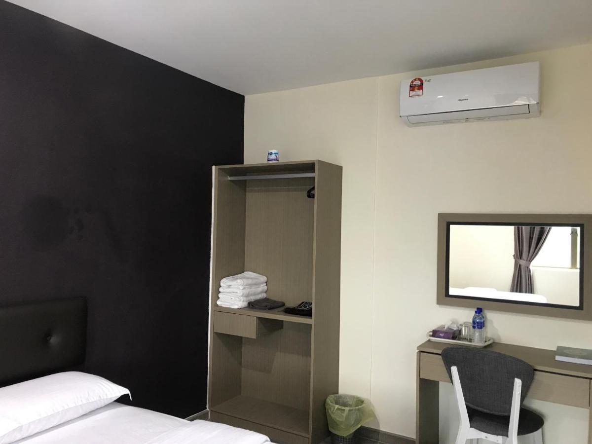 Oyo 90506 Z Stay Inn Hotel Simpang Renggam Exterior foto